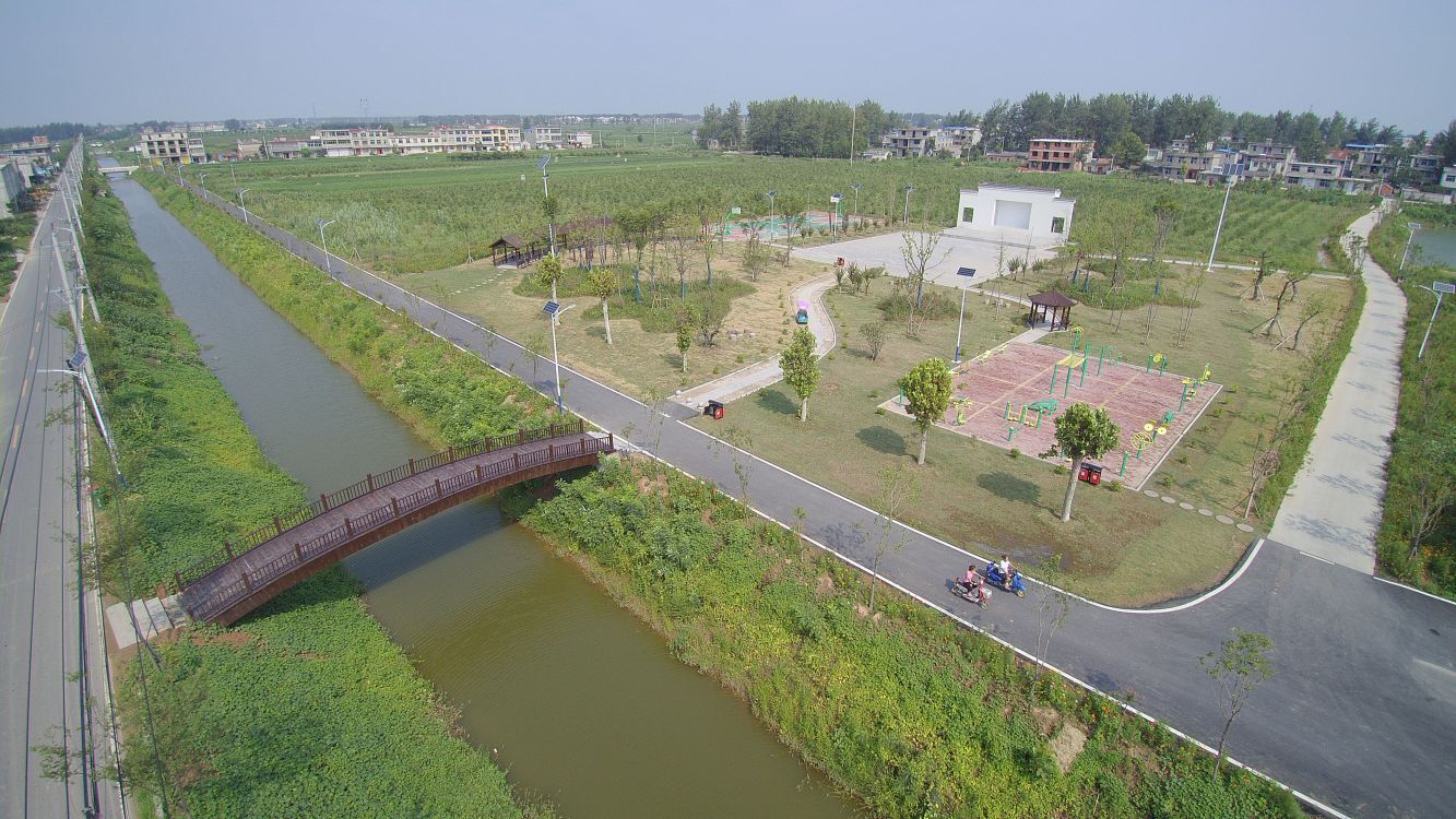 阜陽(yáng)市潁泉區(qū)2016、2017年出列村環(huán)境綜合整治項(xiàng)目棗樹(shù)行村.jpg